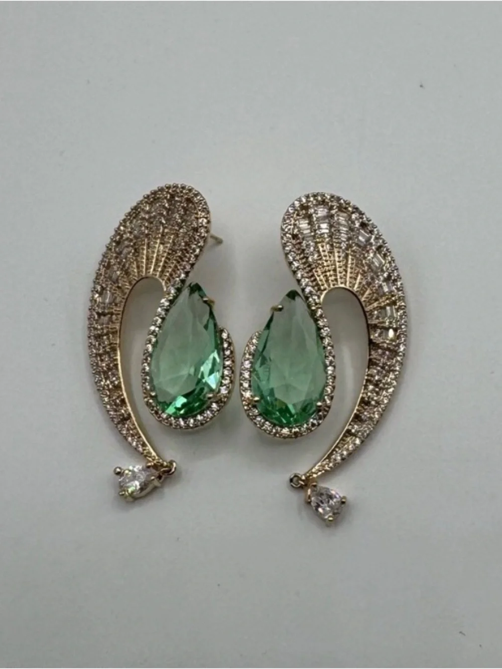 18k Emerald Talay Earrings - Picture 3 of 8